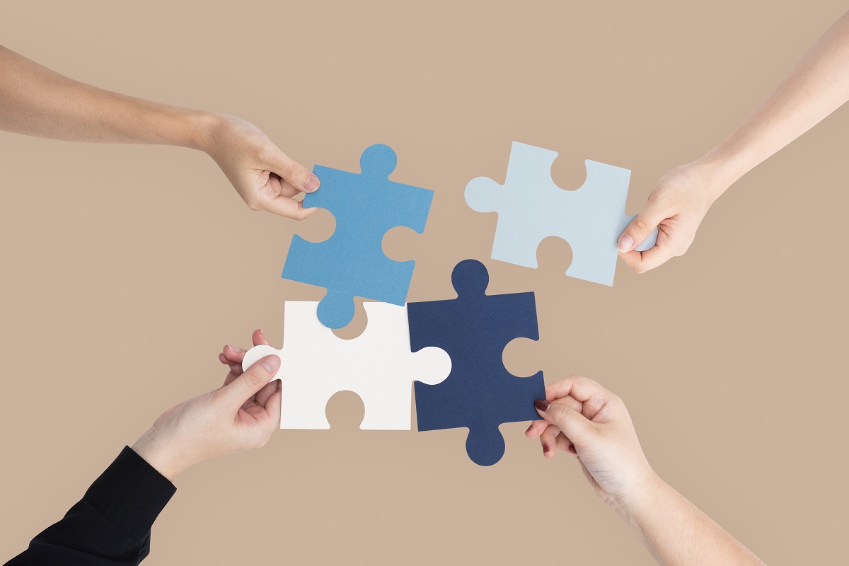 Hands holding_puzzle problem solving_ Source: Freepik